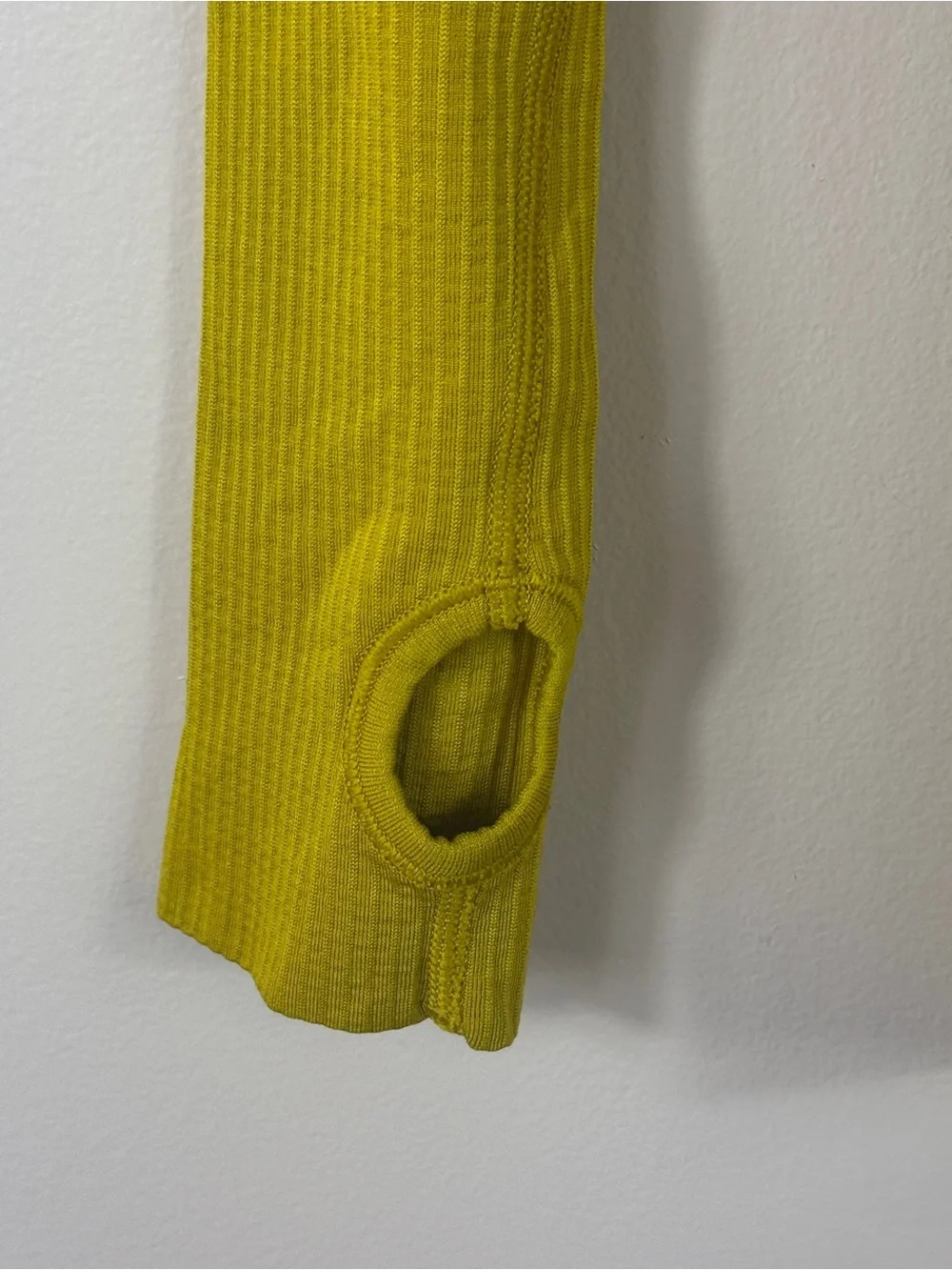 LULULEMON womens size 4 mustard yellow long sleeve thumbhole athletic top